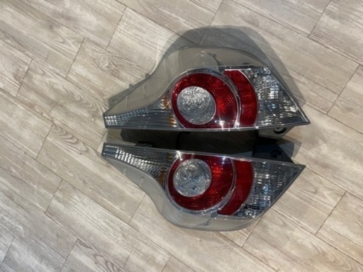 アクアNHP10 前期 純正テールランプ