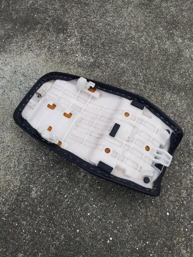 ホンダ CB1300SF あんこ抜き シート