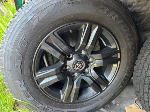 新型ハイラックス 純正タイヤホイール