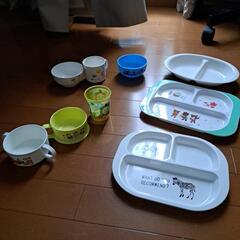 幼児用の皿、コップ