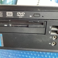 ビデオデッキ。昔の映像DVDなど見る時にと保管していました。