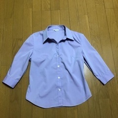 紫　シャツ