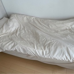 脚付きマットレス、寝具一式（枕、掛け布団、カバー）×２