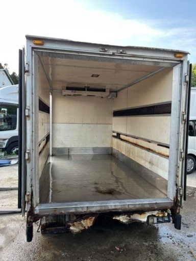 トラックの荷台、物置に 2tトラックの箱 物置などに