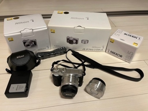 Nikon：ミラーレス一眼カメラ(中古美品) ※各種備品とおまけ付き！！