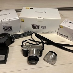 Nikon：ミラーレス一眼カメラ(中古美品) ※各種備品とおまけ...