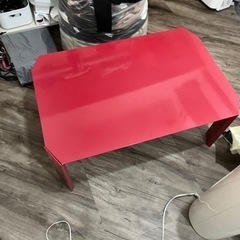 赤テーブル　ニトリ