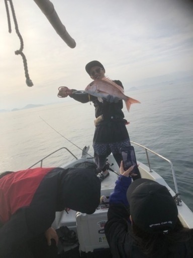 釣り船してます