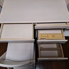 ITOKI学習机ナチュラルホワイト、椅子ライト、ミニラック付き中古
