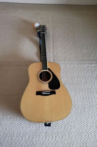 売ります！！。６弦アコースティックギター（ＹＡＭＡＨＡ）。２０，０００円。 売ります！！。6弦アコースティックギター（YAMAHA）。20