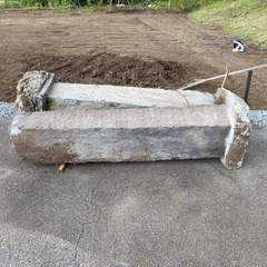２メートル超え　石の柱？　縁石？ 2メートル超え 石の柱？ 縁石？