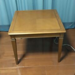 北海道家具屋の木製テーブル 