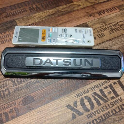 ダットサン  エンブレム  DATSUN  日産