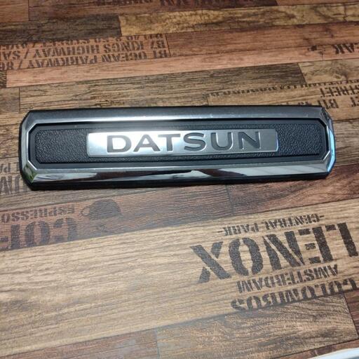 ダットサン  エンブレム  DATSUN  日産