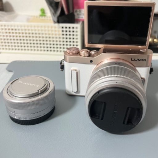 【ほとんど未使用】パナソニックGF10カメラ　2本レンズ付き 64gメモリカード付きを格安で出品します！