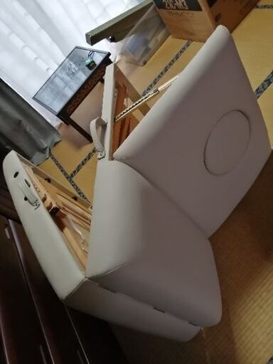 折畳みエステ/マッサージベッド　オフホワイト  ほぼ新品