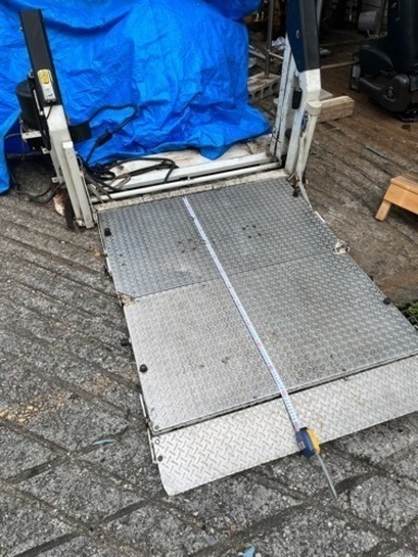 車両油圧リフト(荷物用)