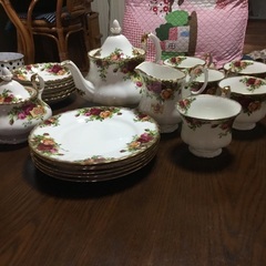 ロイヤルアルバートのティーセット フルセット