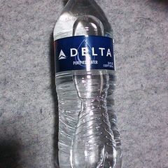 デルタ航空ペットボトル水　５００ml