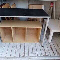 机、本棚、テーブル、折り畳みテーブル、椅子