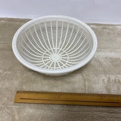 樹脂製　ざる　中型　中古品