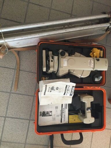 測量機器　ペンタックスPTS-Ⅱ10　トータルステーション　ケース付き　バッテリー2個　充電器付き