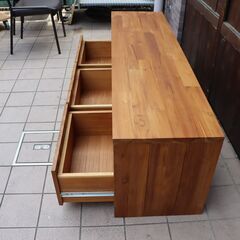 unico(ウニコ)の人気シリーズBREATH(ブレス) チーク無垢材 テレビ