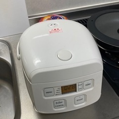 【引取先決定】3合炊飯器　一人暮らしサイズ　【説明書・計量カップ...