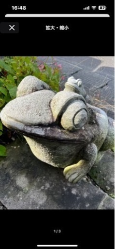 蛙の石像