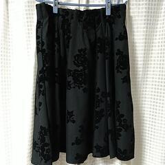 フレアスカート　薔薇柄　ブラック　ドレス