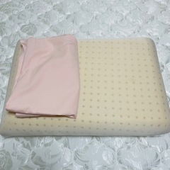 【無料】ニトリ　枕　カバー付き
