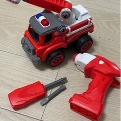 消防車　おもちゃ 組み立て　ラジコン