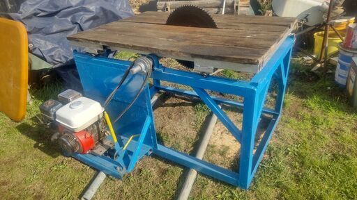 値下げしました。薪きり機　ｴﾝｼﾞﾝ付き（ﾘｺｲﾙ式）　ｽﾗｲﾄﾞﾃｰﾌﾞﾙ　丸鋸（約φ420㎜）引き取り限定