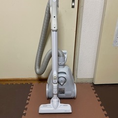 【お譲り先決定】東芝 コード式掃除機 2012年製 (おまけで紙...