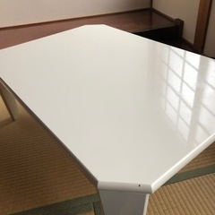 白テーブル（無料です！）