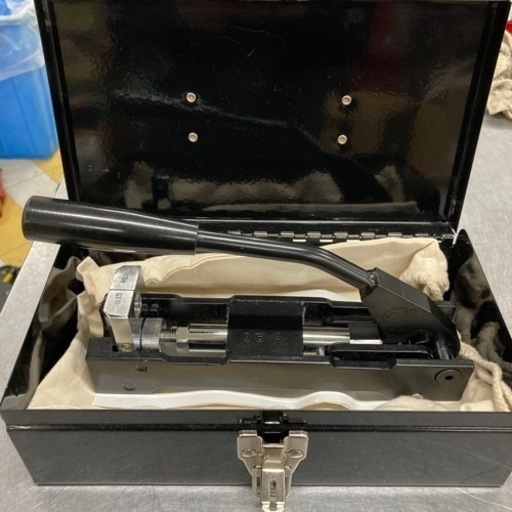 中古品△TSK フレキ用ツバ出し機　MR-100△H△IT539GI09HYS