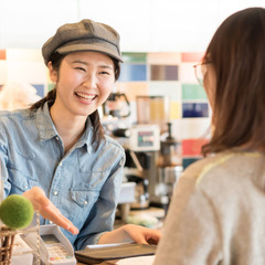 ケーキ屋さんの販売♪ 土日祝いずれか出勤が 可能な方！週末の学生...