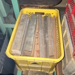 薪　建築廃材　1箱約12〜15kg
