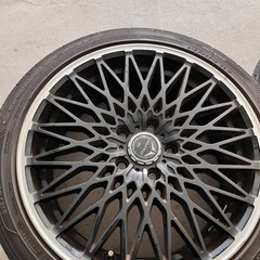 タイヤ、ロクサーニ215/45R18