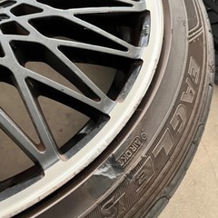 タイヤ、ロクサーニ215/45R18
