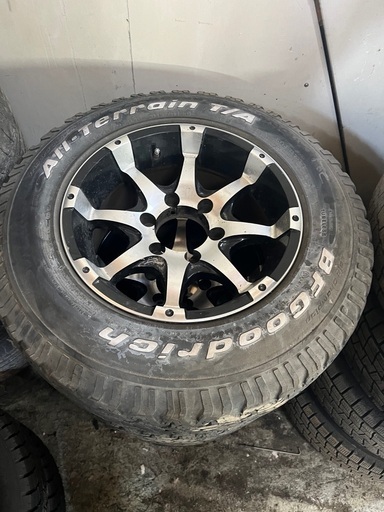 16インチ　8J 139.7 6穴　タイヤホイールセット　225/75R16
