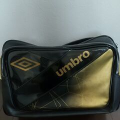 umbroエナメルバッグ