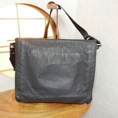 ゼニア Ermenegildo Zegna ショルダーバッグ 牛革