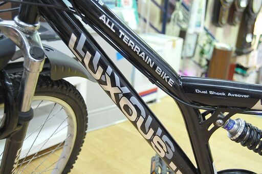 自転車 26インチ ブラック系 マウンテンバイク LUXUOUS 18段変速 フル