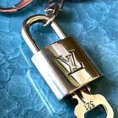 【超美品】 Louis Vuitton ルイ ヴィトン カデナ ...