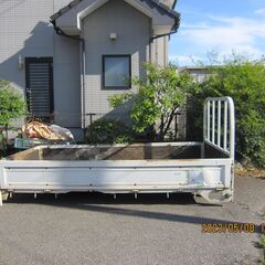 トラックの荷台