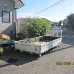 トラックの荷台