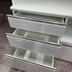 食器棚探すなら「リサイクルR」❕美品です❕ゲート付き軽トラ”無料貸出❕購入後取り置きにも対応 ❕R3389