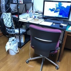 パソコンデスクと椅子