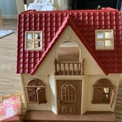 シルバニアファミリー　赤い屋根のおうちと家具、お人形